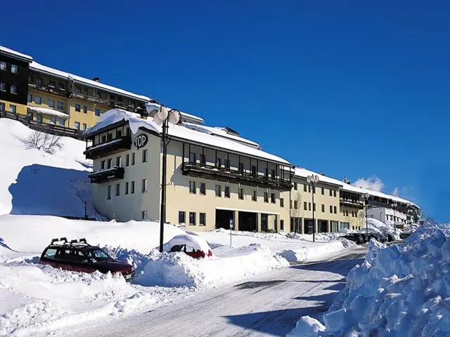 Top Residence w Passo del Tonale zimą
